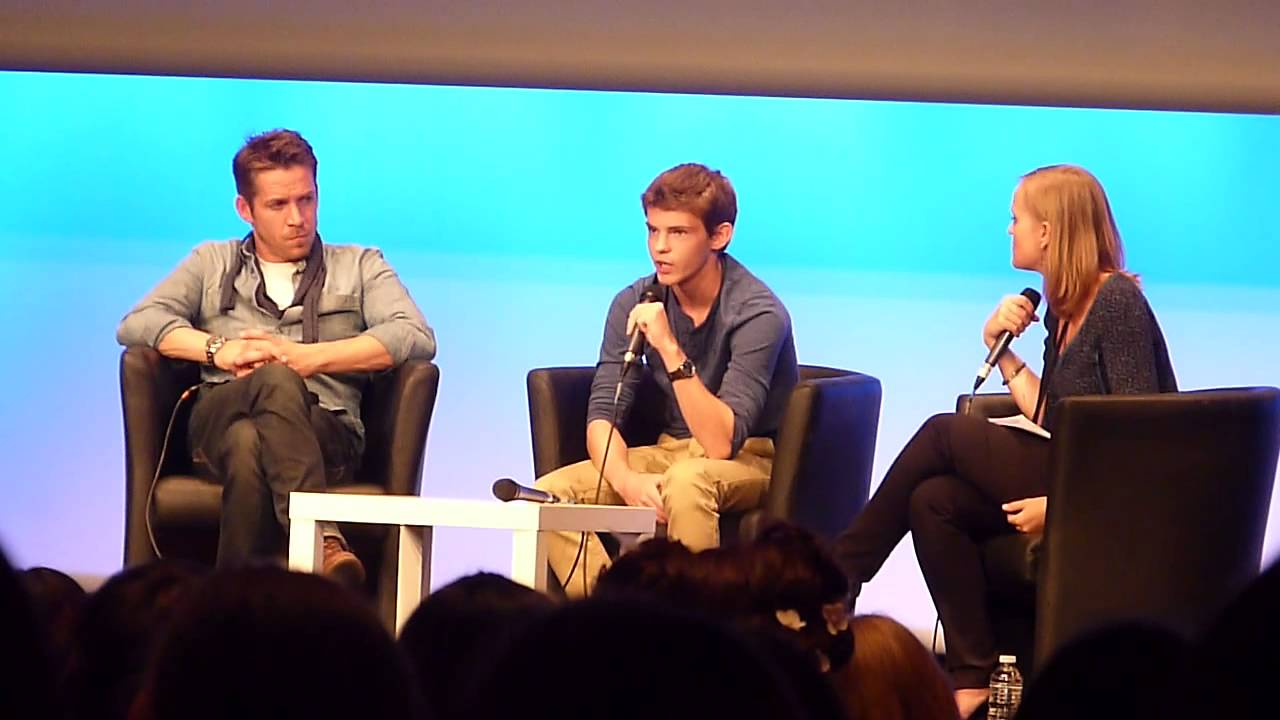 Robbie Kay - Peter Pan's relationship with Rumple @ FairyTales 2, Paris.