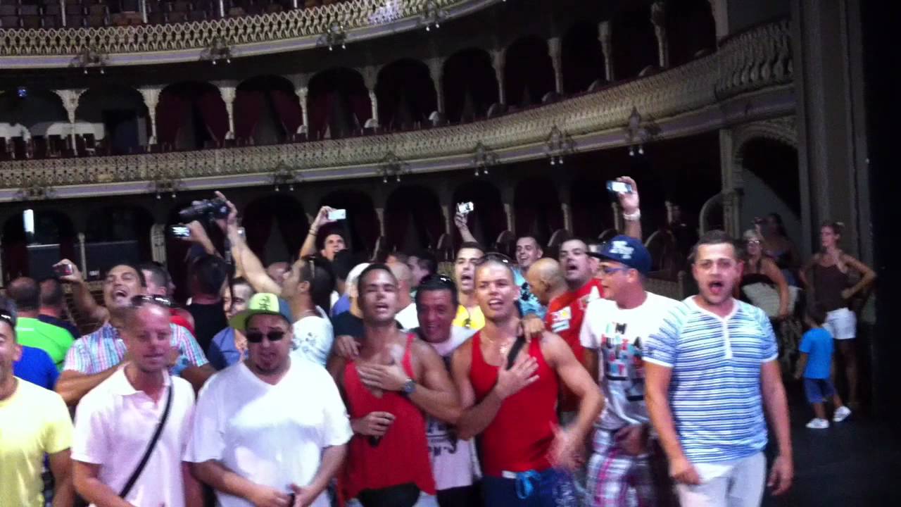 Los Bambones Cantan en el Teatro Falla de Cadiz al Cotena *