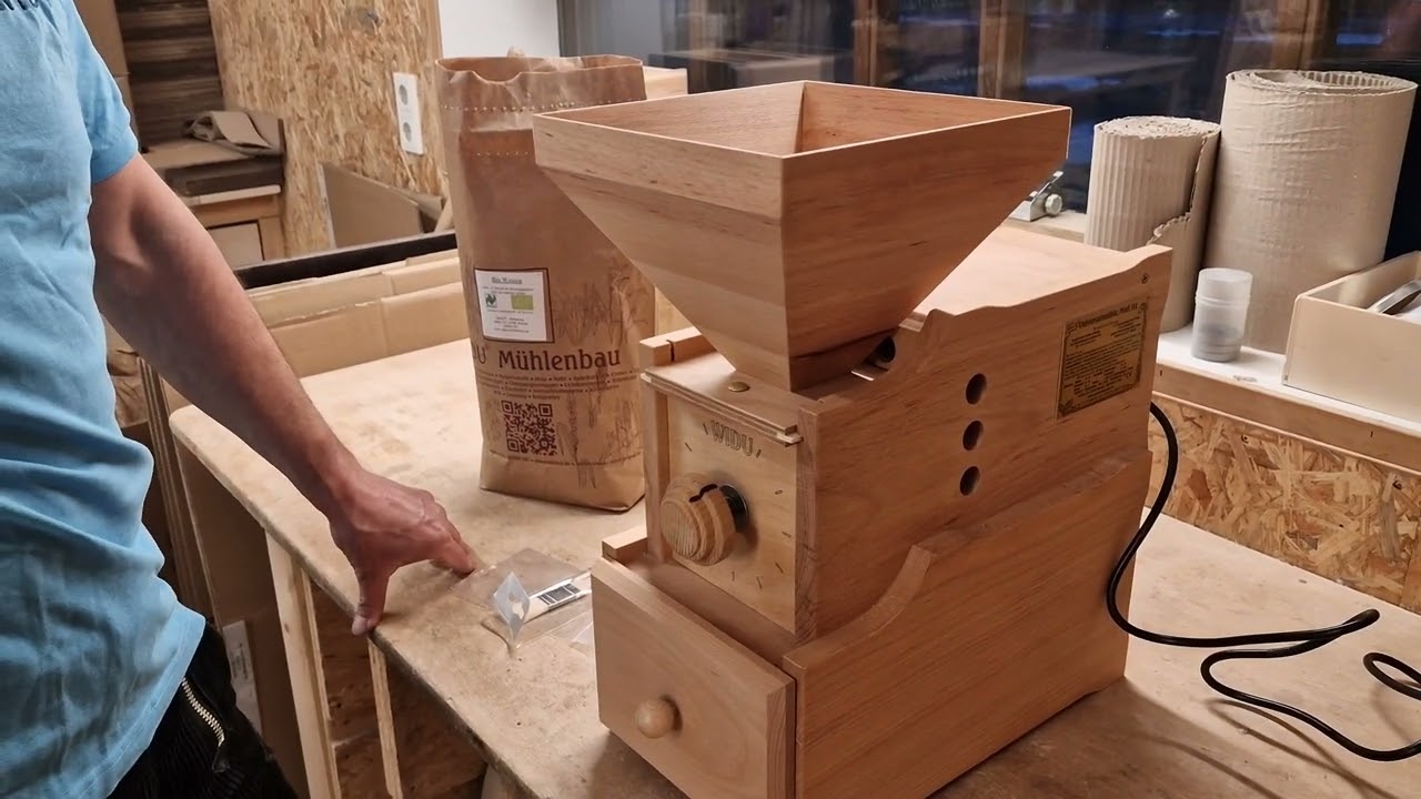 WIDU Mühlenbau Universalmühle Mod. III Weizen und Roggen mahlen.