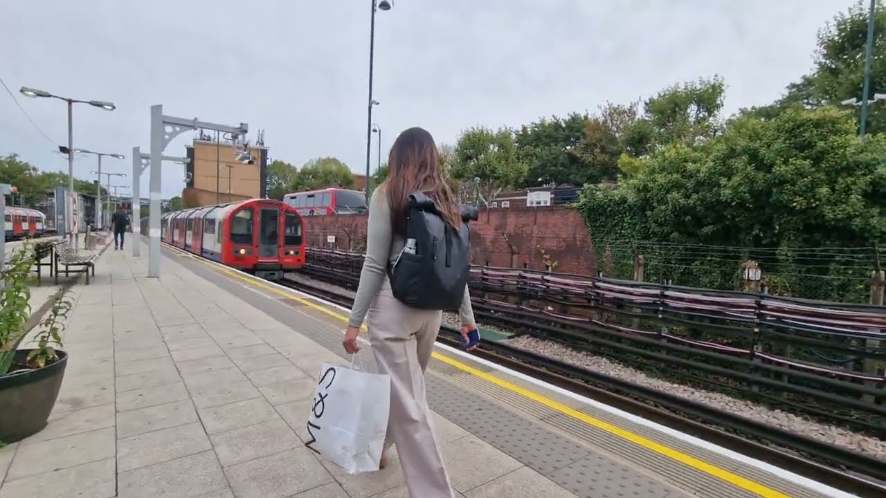 London Underground Journeys (2025) from GANTS HILL Station to LEYTONSTONE Station