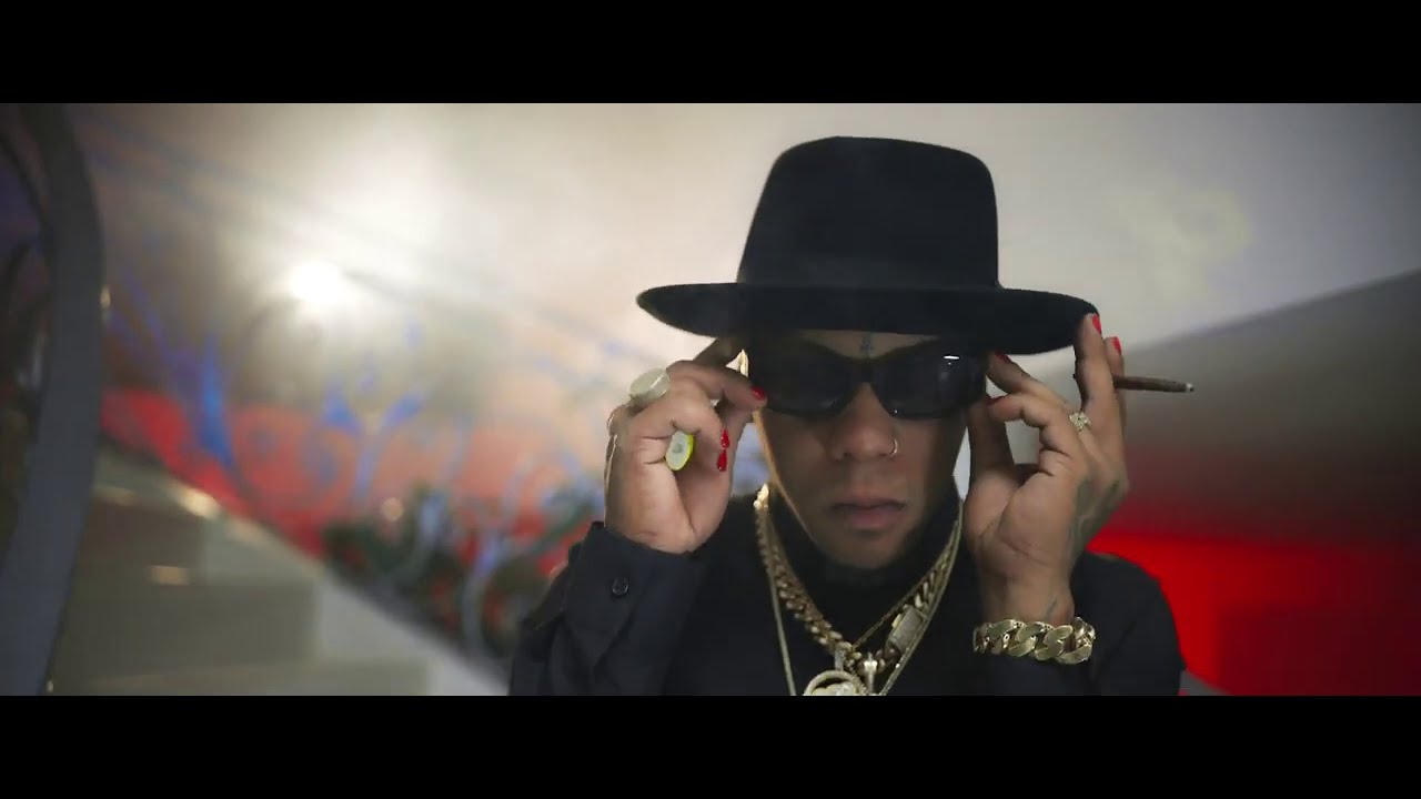 Yomel El Meloso - Atento A La Parita (Video Official)