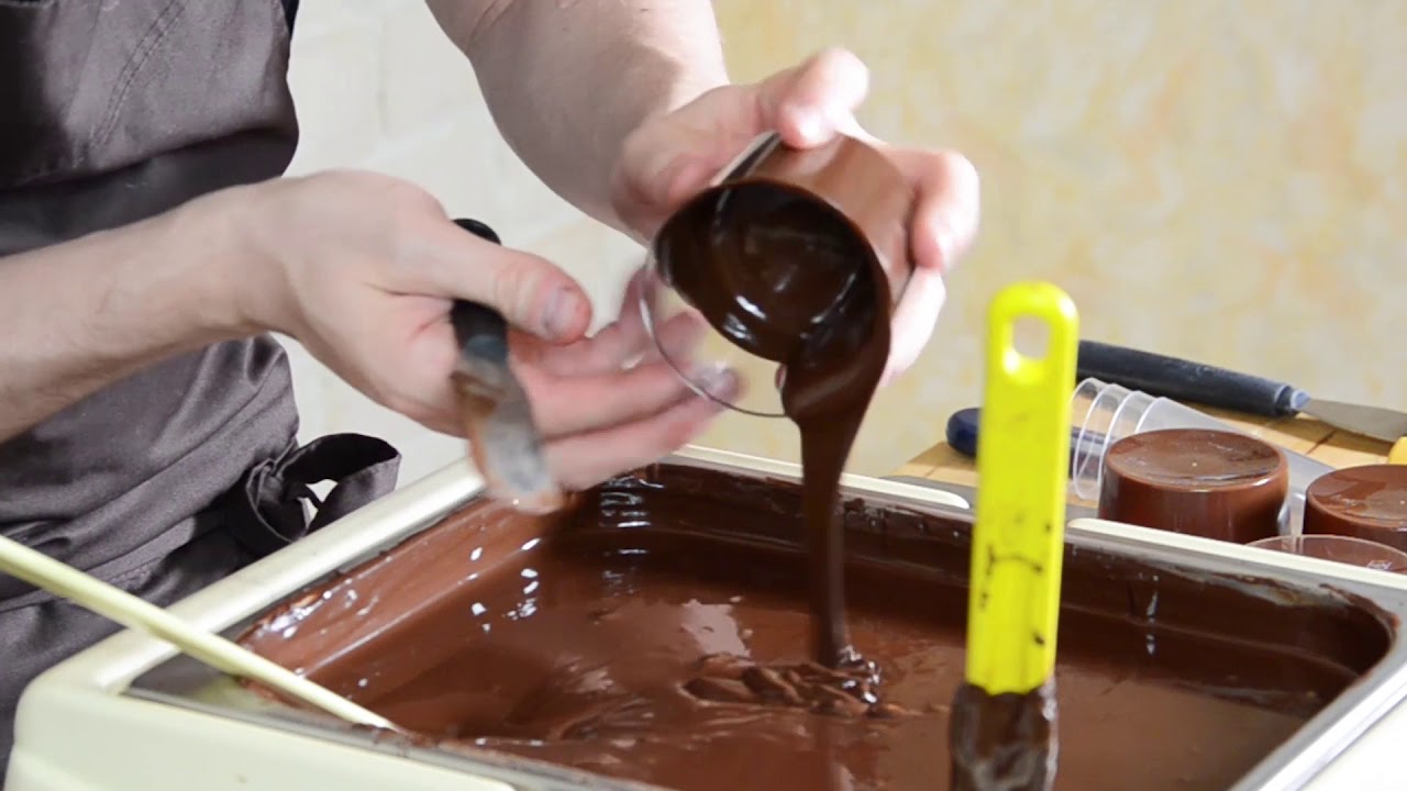 La méthode de la louche pour vos moulages chocolat