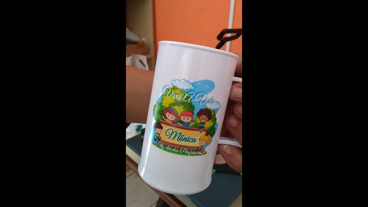 ESTAMPANDO CANECA DE ACR&Iacute;LICO EM PRENSA DE CANECA