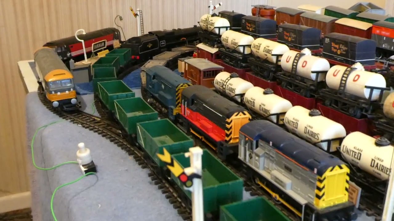 TRIANG OR LIMA OR AIRFIX OR BACHMANN OR MAINLINE MODEL RAILWAY ROLLING STOCK RUN ONE 190226