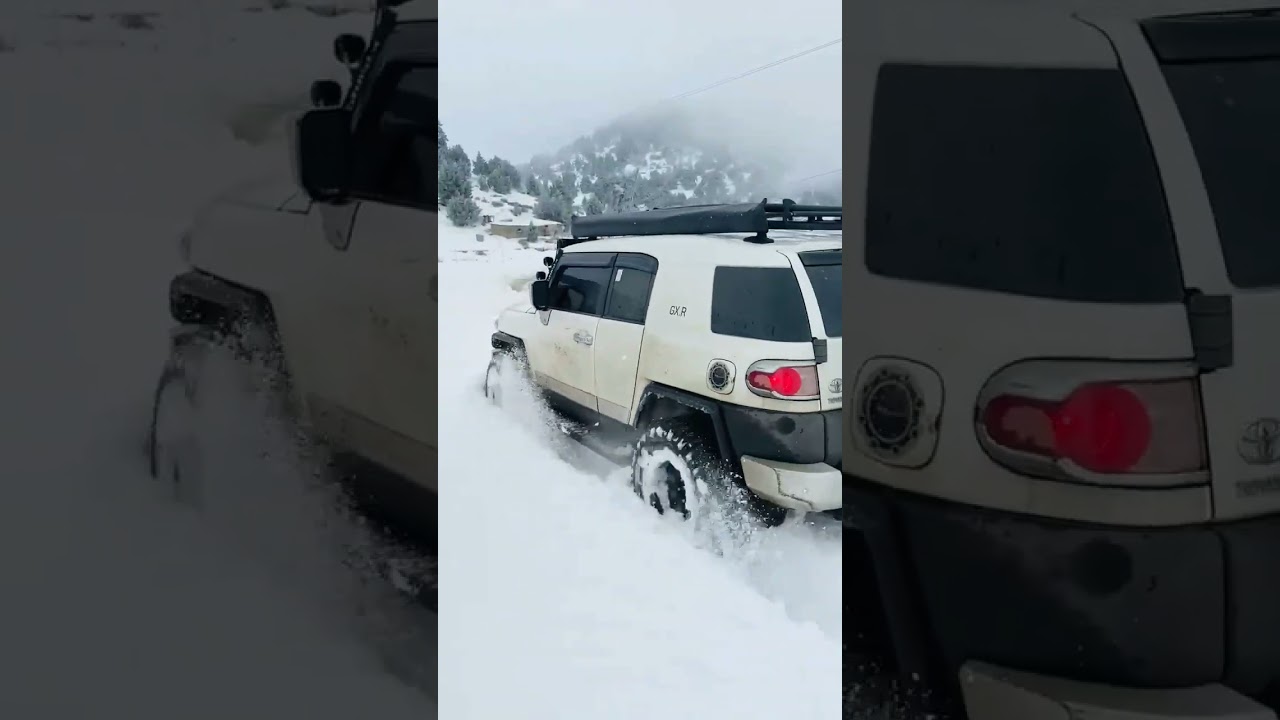 Toyota FJ Cruiser on snow