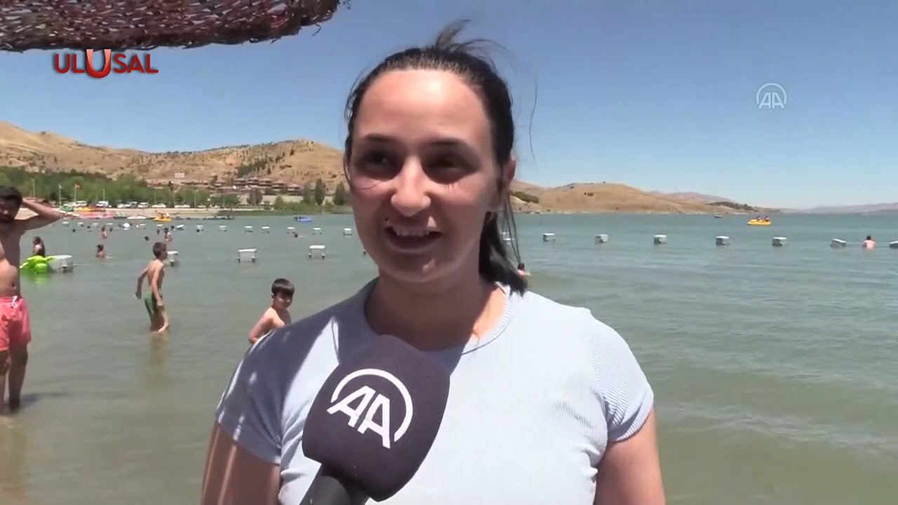 Hazar Gölü sahilleri ziyaretçilerini ağırlıyor