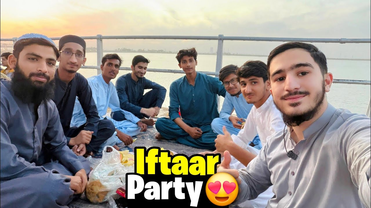 First iftaar Party 💝 Jheel ke kinare dosto ke saath 😍.