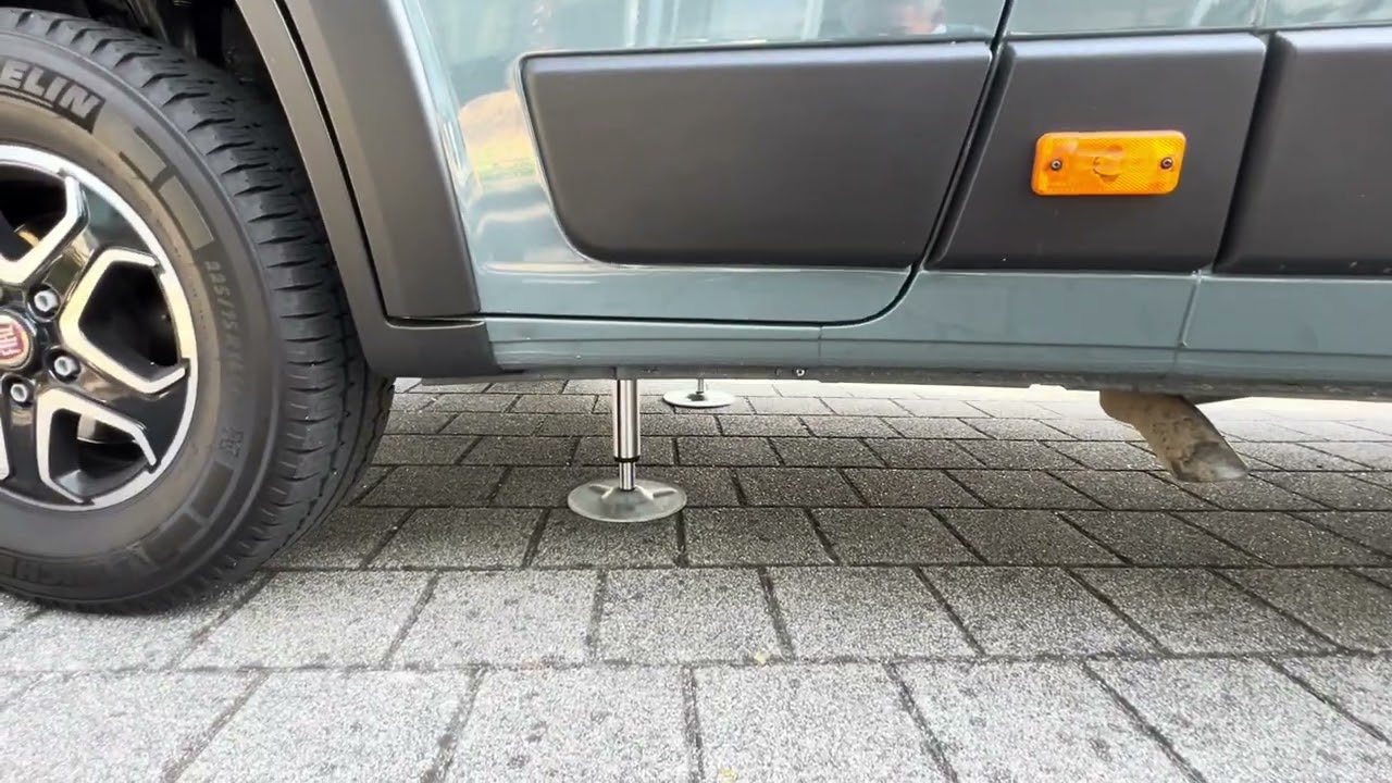 Piedini di stazionamento idraulici AL KO Mobilvetta Admiral K 6 5 van