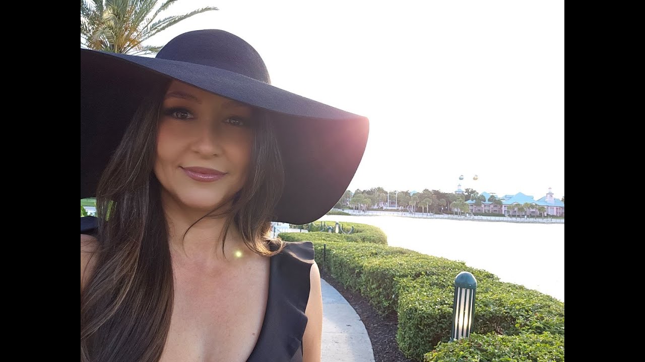 Live! Have Dinner With Me. | Disney's Caribbean Beach Resort