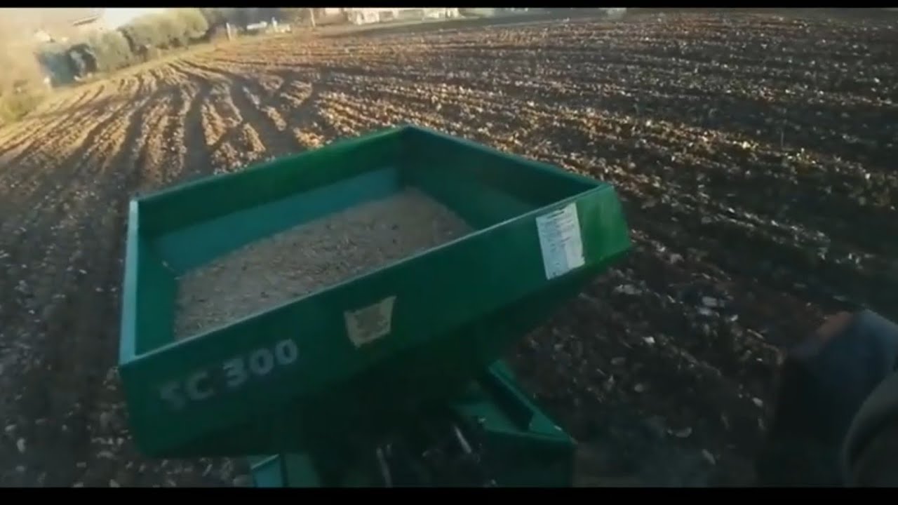 Seminiamo Avena...!New holland- Spandiconcime. #fiat #agriculture #terra #avena #newholland #fiat
