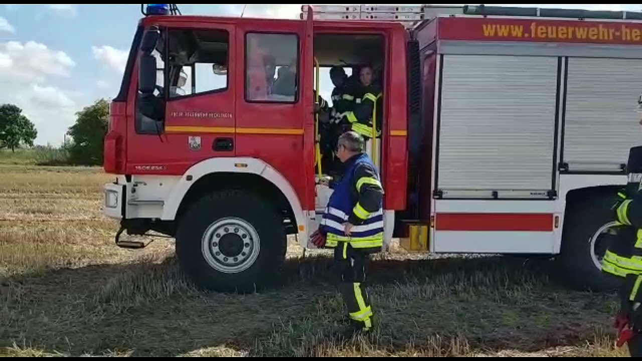Stoppelacker Brand bei Aschersleben   Aus der Arbeit der Hecklinger Feuerwehren