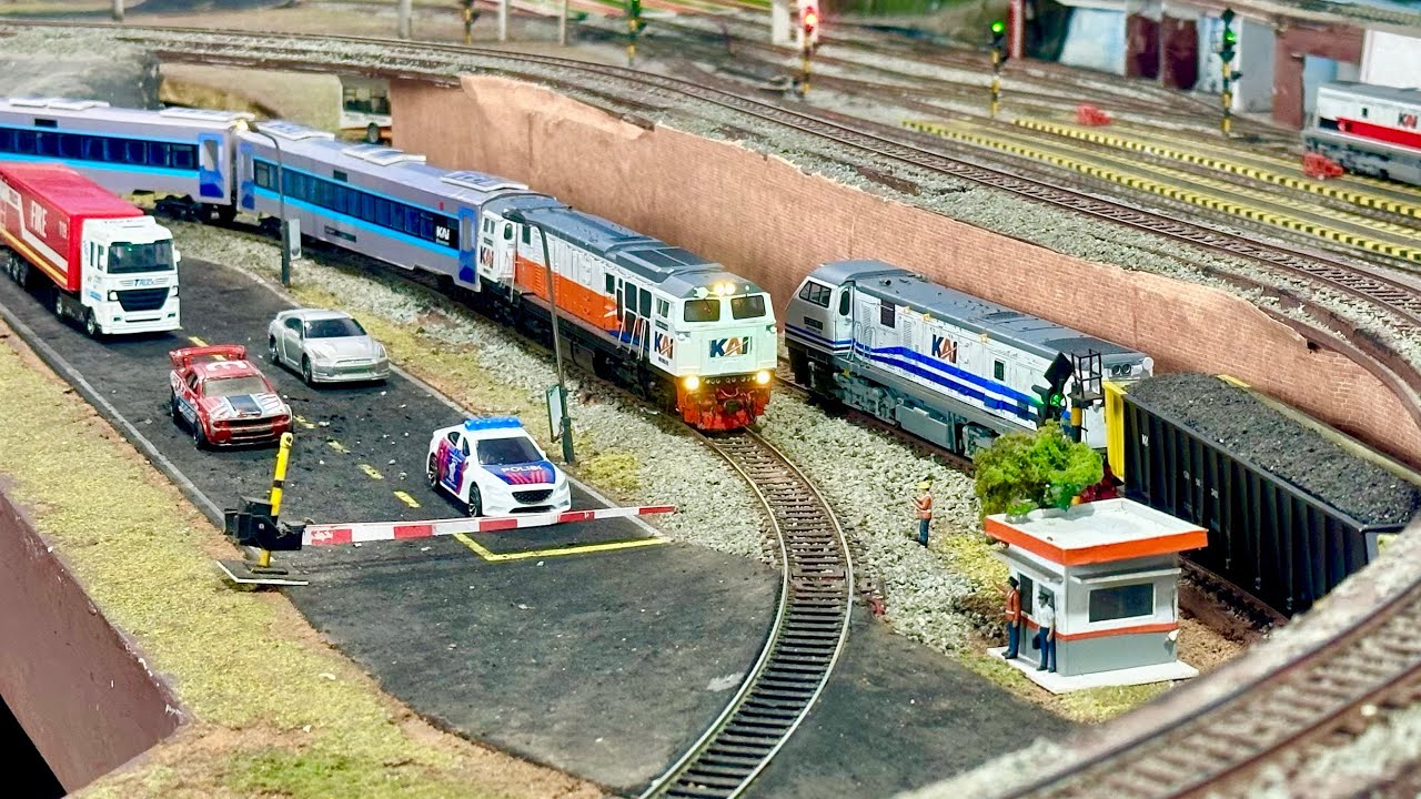 Kereta api Jayabaya CC206New Generation hampir tabrakan dengan KA Babaranjang saat ngebut ditikungan