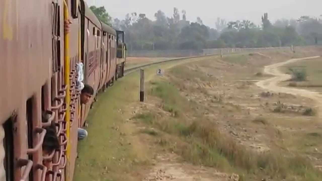 52267 Gonda-NepalganjRoad MG Passenger curving after Nanpara Jn towards Nepalganj Road