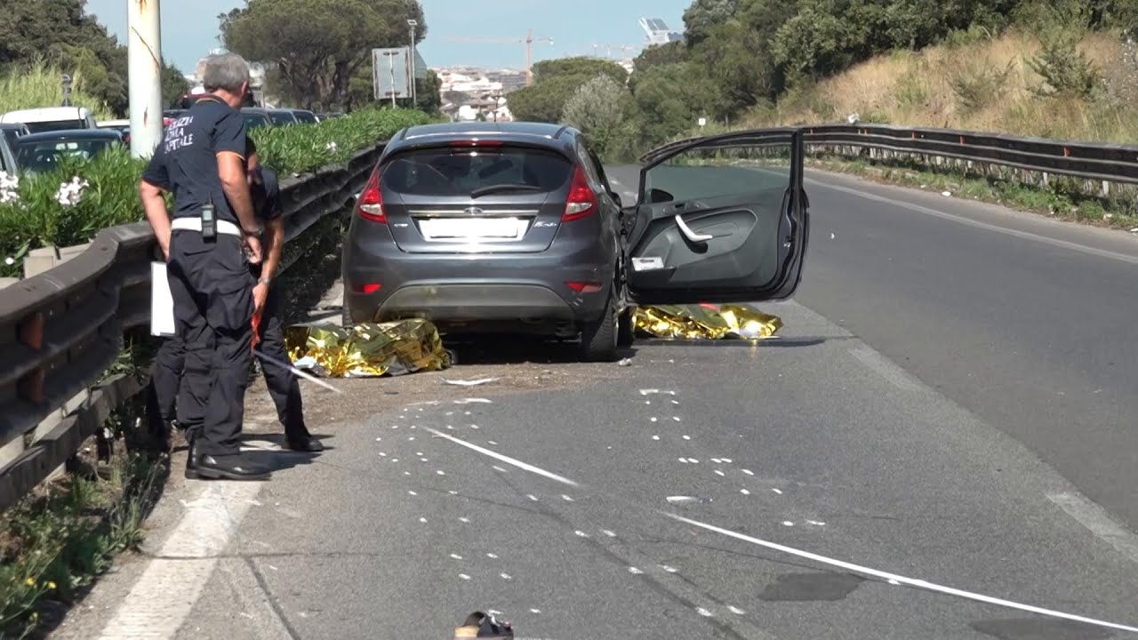 Two Irish tourists killed in car accident in Rome