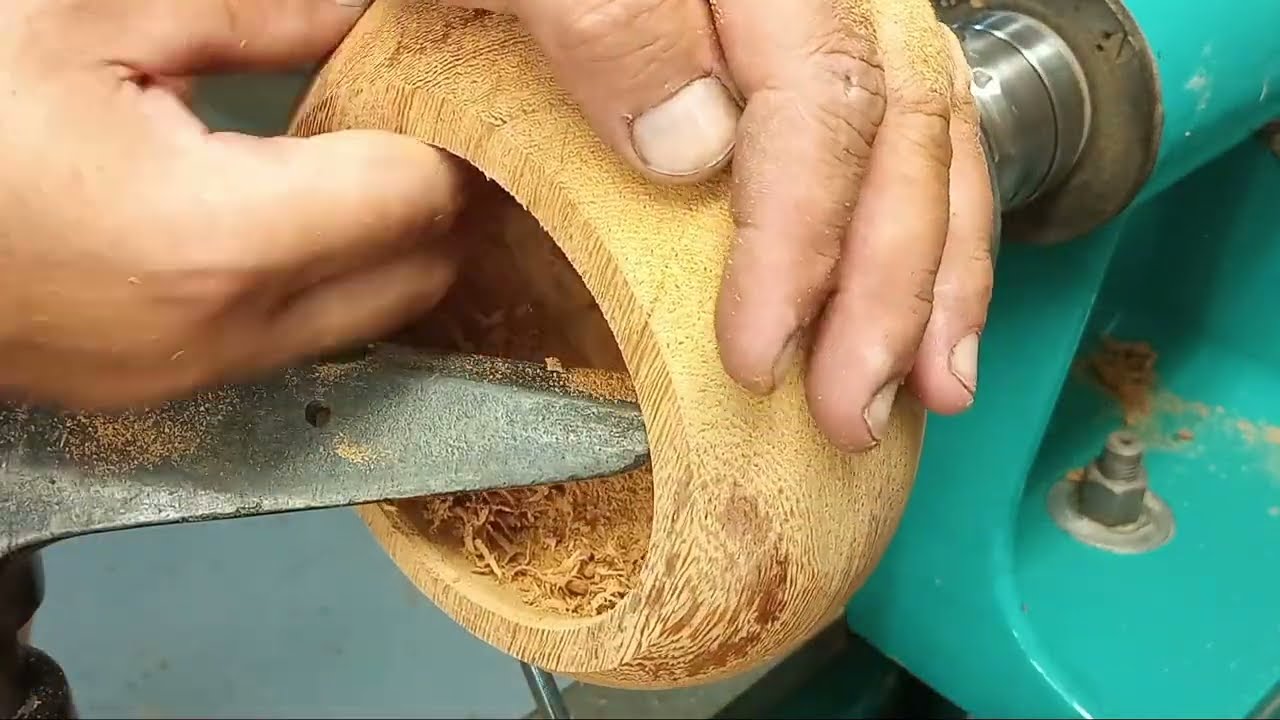Torneando Bomboniere de madeira/ Wood Turning