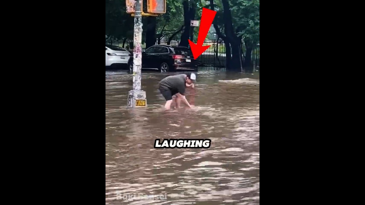Все смеялись над ним&hellip; пока он не устранил потоп 😳🌊 #Shorts #Вирусное #ДобрыеДела #Потоп