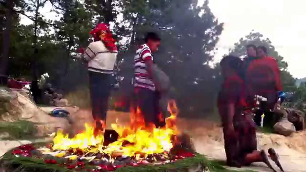 Ritual Maya (parte 1) - Pascual Abaj, Chichicastenango