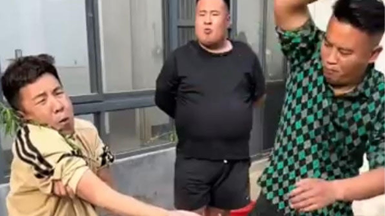 椰殼粉憋笑挑戰，看壹遍笑壹遍#funny #精彩互动 #精彩影视 #搞笑视频 #爆笑