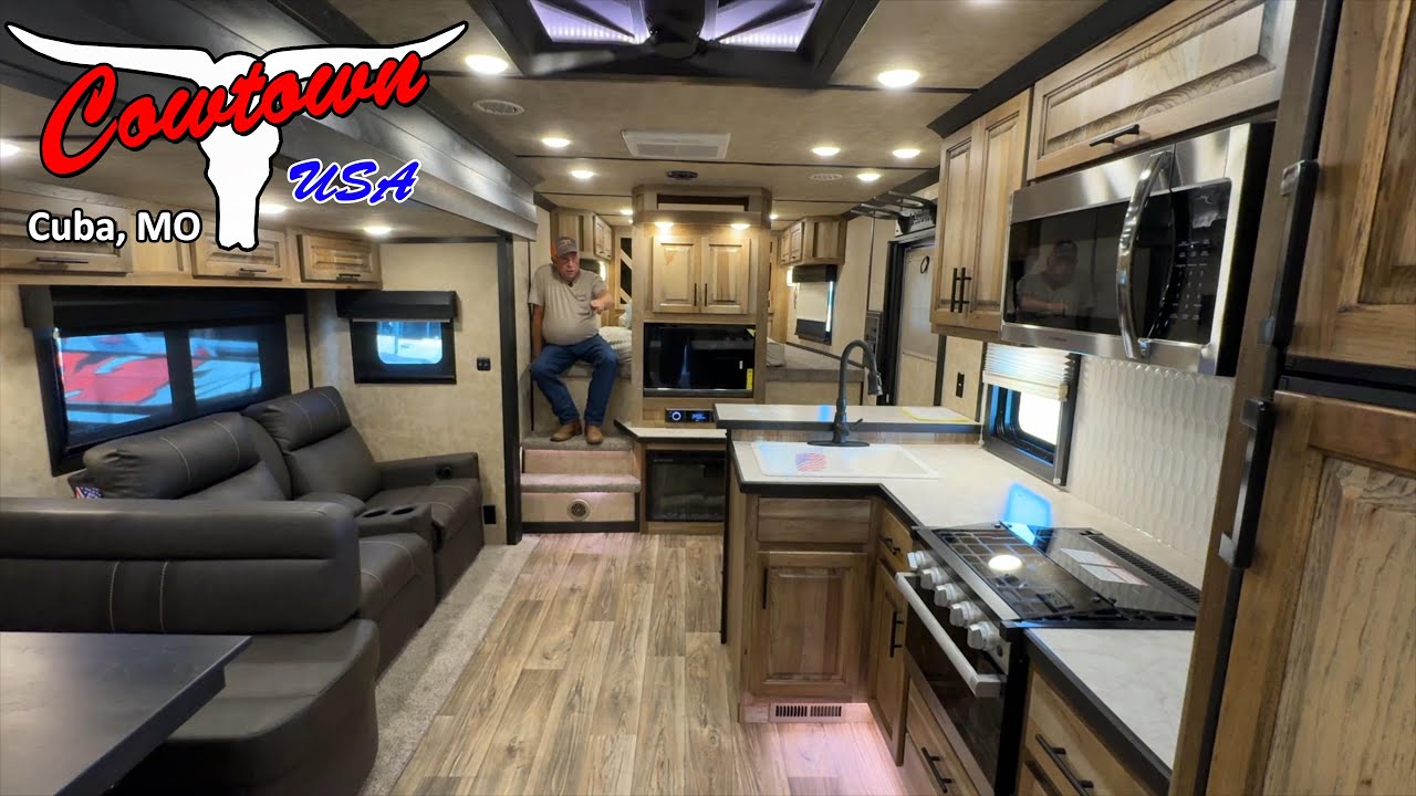 2026 Lakota Trailers Bighorn 8418 Four Horse Sideload