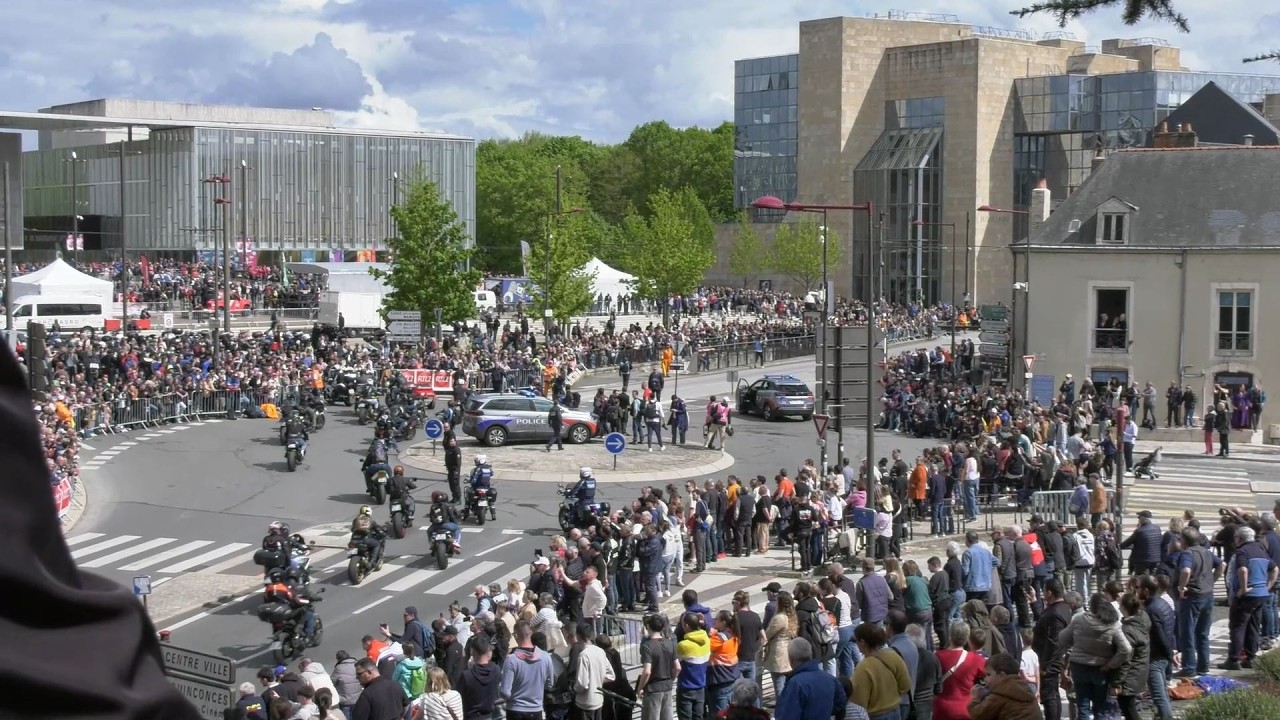 24h Motos : beaucoup de monde en centre-ville du Mans pour la 3e ann&eacute;e cons&eacute;cutive de la parade
