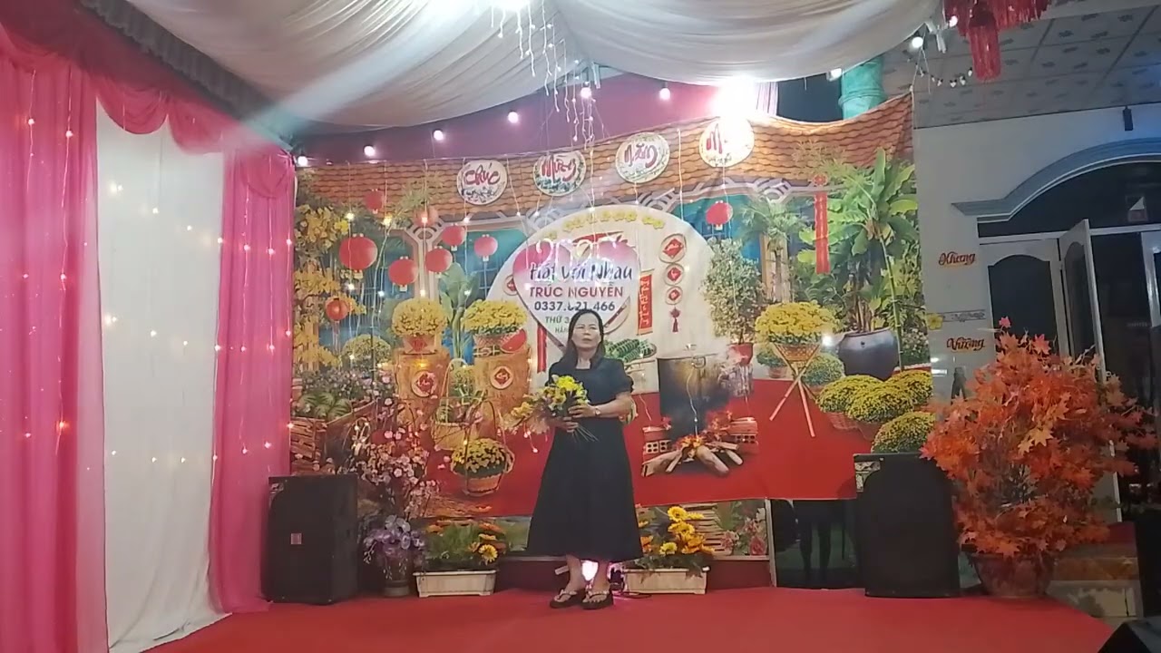 Cô Bông Hồng ngự mang tên Em