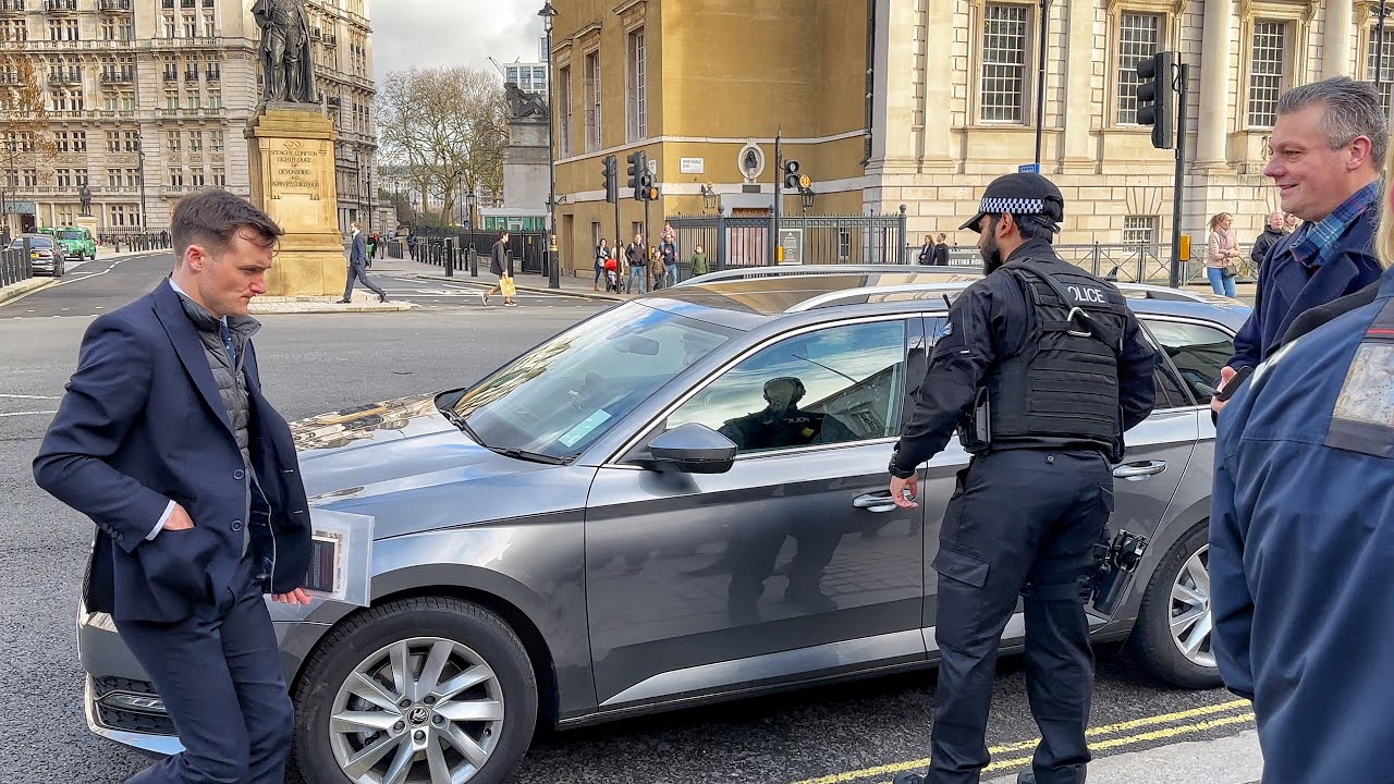 MOVE THAT Vehicle NOW! Armed Officer Swiftly Intervenes  as he Spot a Risk