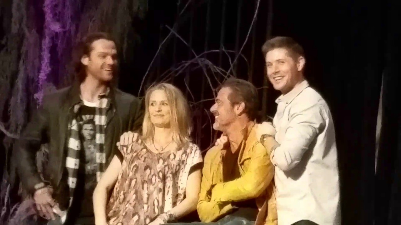 SPN Vegas Con 2015 - The Winchester family together on stage for the first time