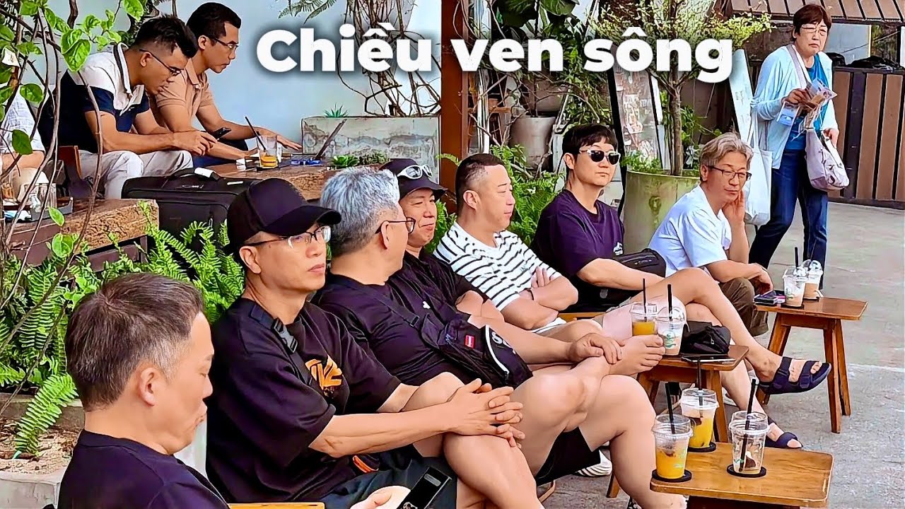 Chiều ven sông Hàn, đâu đâu cũng gặp du khách Hàn