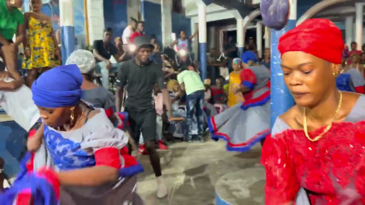 Anpil MOUN pran lwa kay manbo sa kouri vini gade 