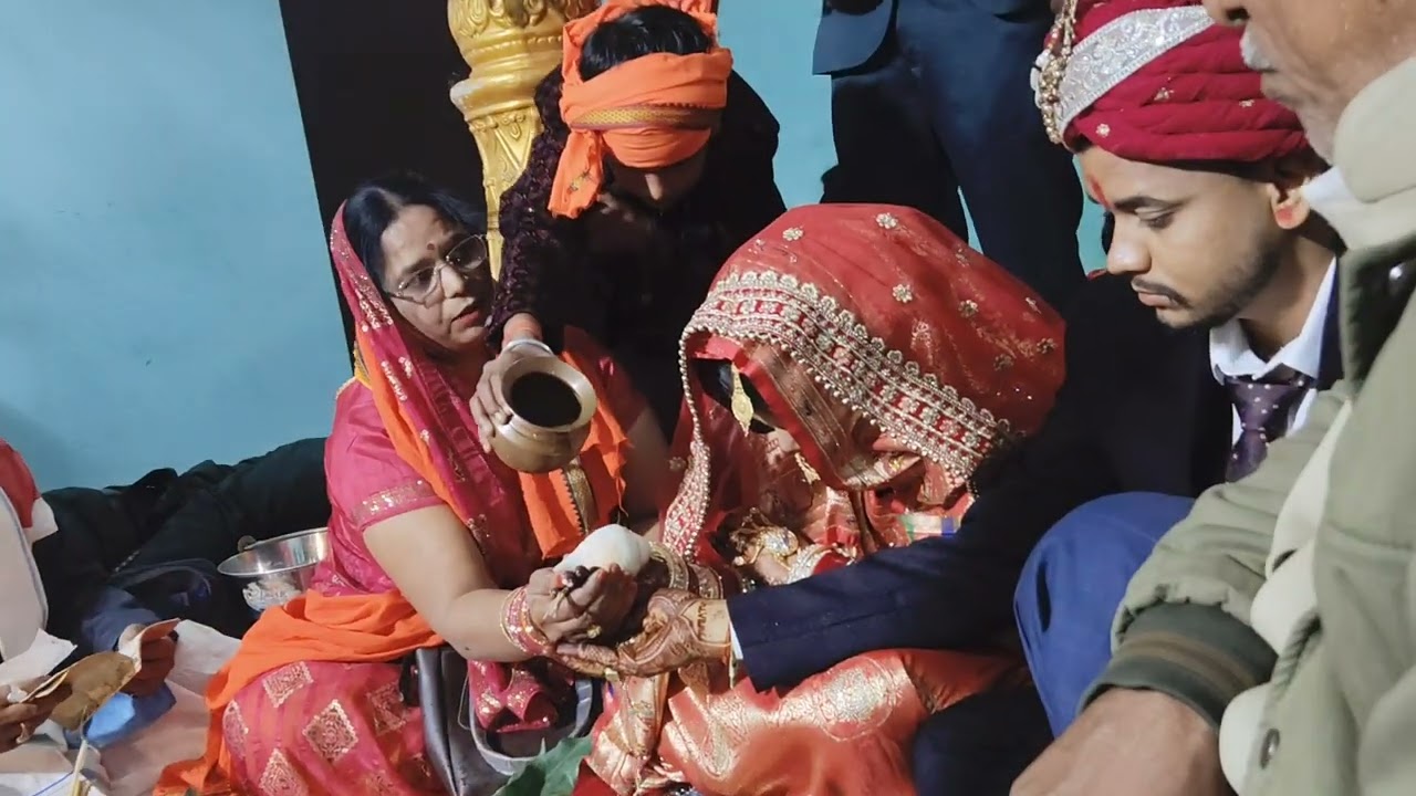 बेटी का कन्यादान करते समय मां और पिता के ऊपर क्या बितता है सिर्फ वही बता सकते  है💞💞