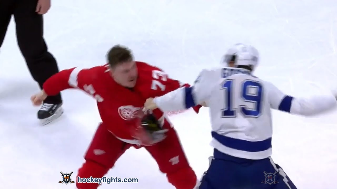 Barclay Goodrow vs Adam Erne Mar 11, 2021