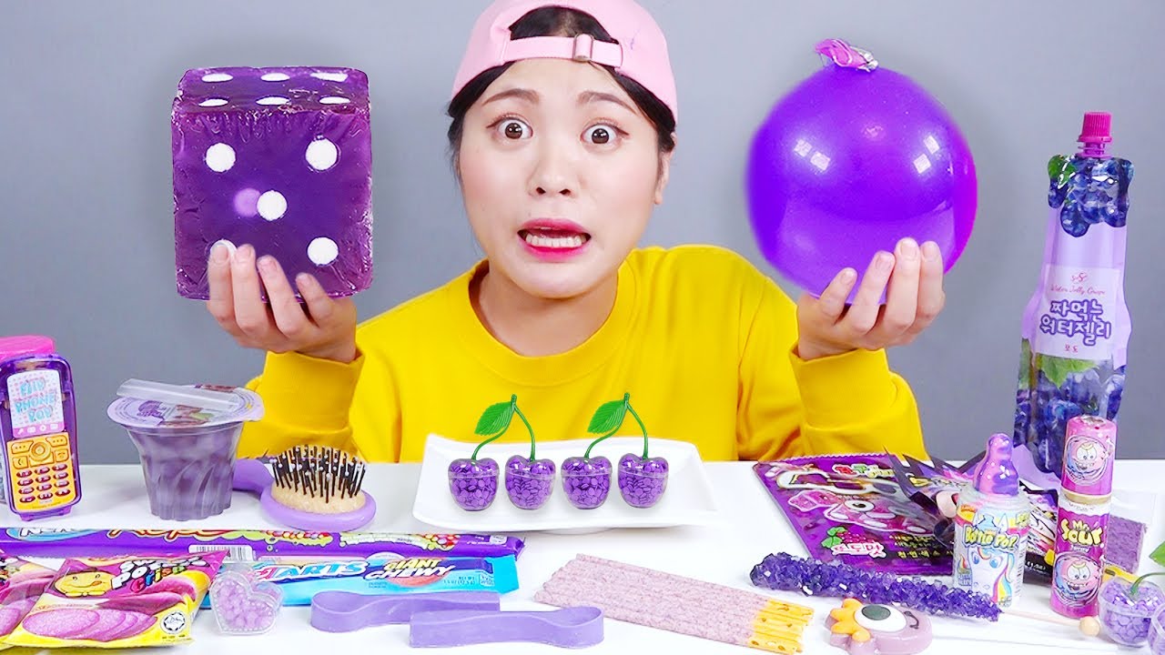 Thực phẩm m&agrave;u t&iacute;m tr&aacute;ng miệng kẹo thạch Mukbang DONA