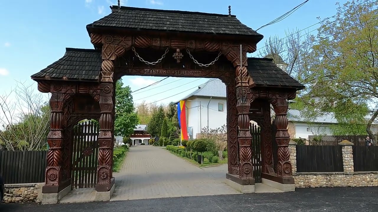 Mânăstirea Nucet și fântâna de leac