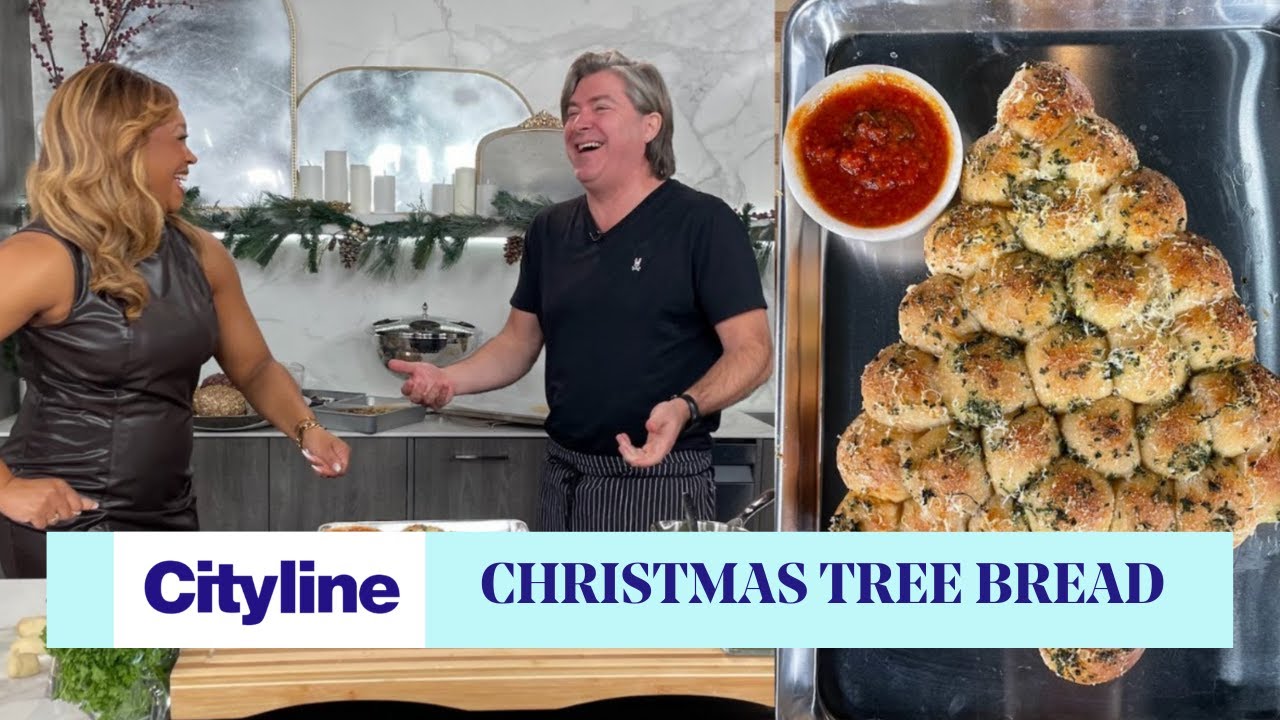 Cheesy pull apart Christmas Tree bread