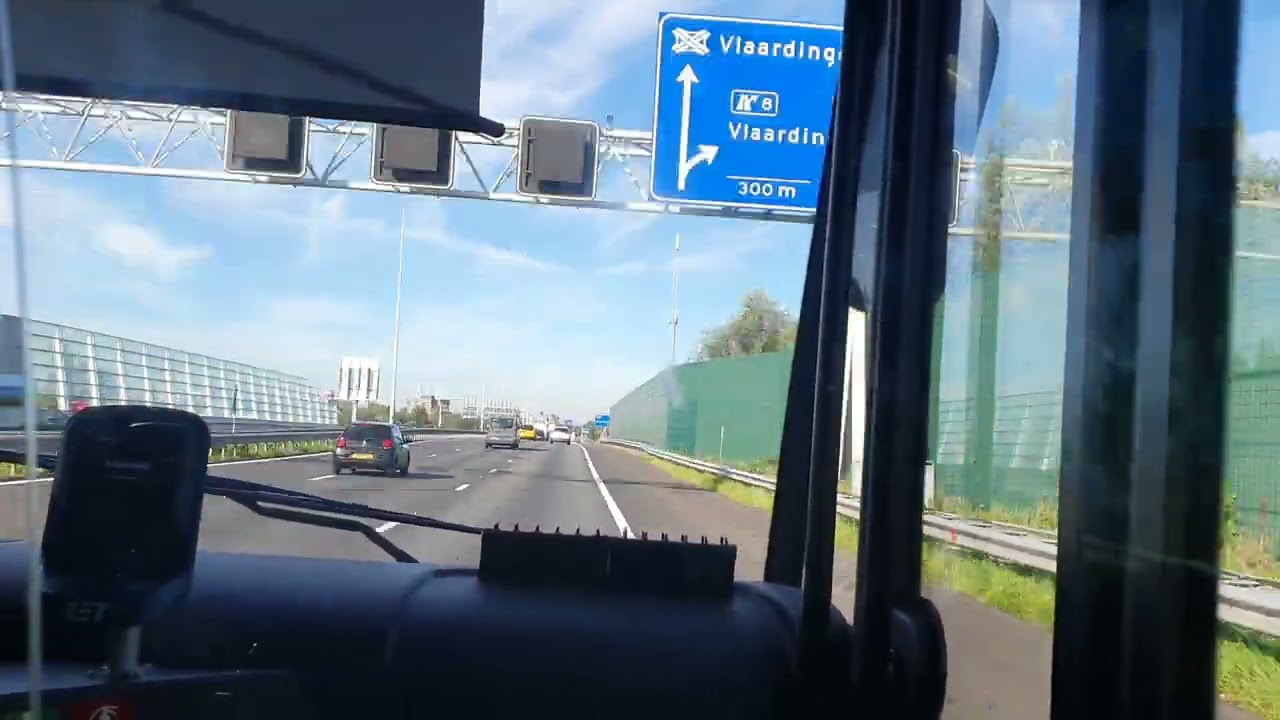 RET buslijn 126 van Schiedam Centrum naar Maassluis West (versnelt) in de RET 1429