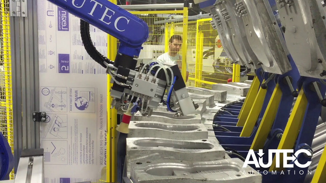 AUTEC: RELEASE and CLEANING MOLDS ROBOT for PU Soles Production.