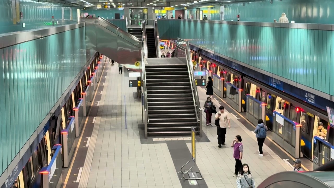 台北捷運板南線321型進出站(後山埤)
