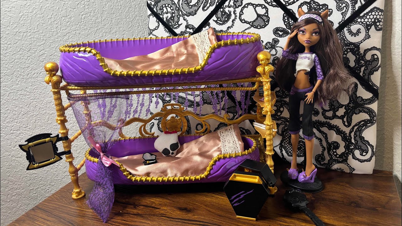 Monster High (Dead Tired) Clawdeen’s Bunk Bed Playset Review