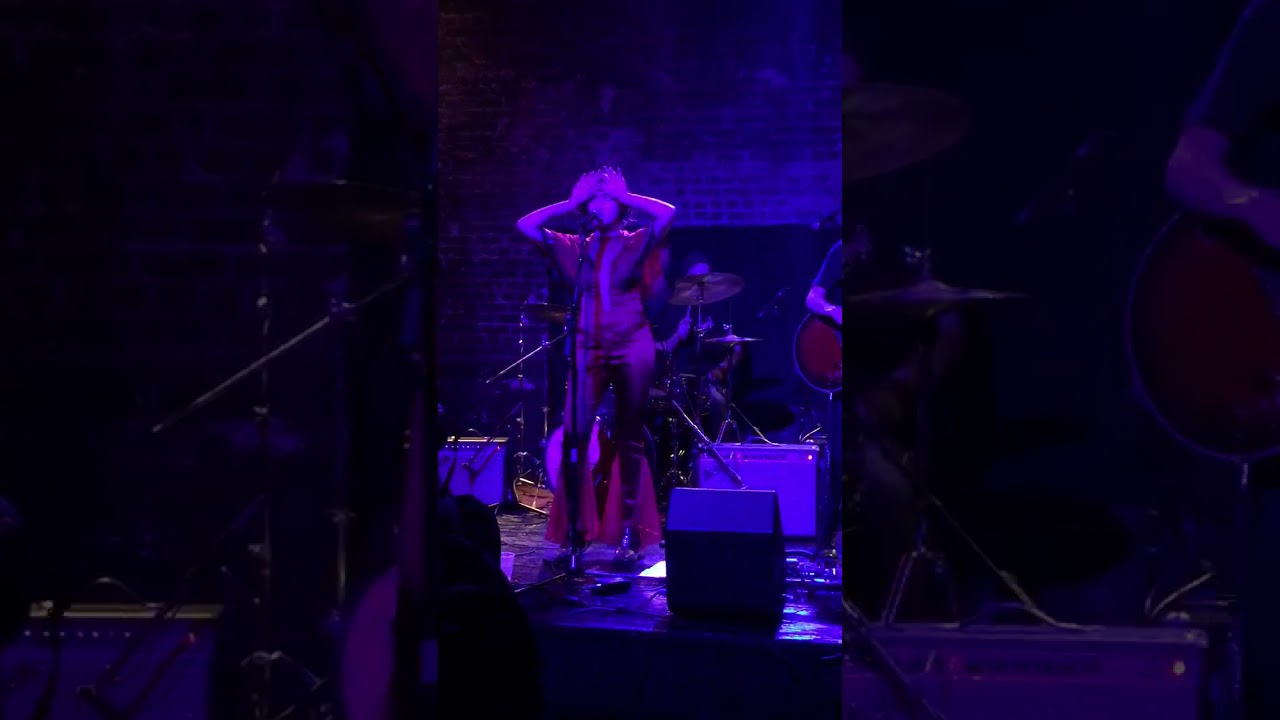 Nicole Kiki Jaffe performing 