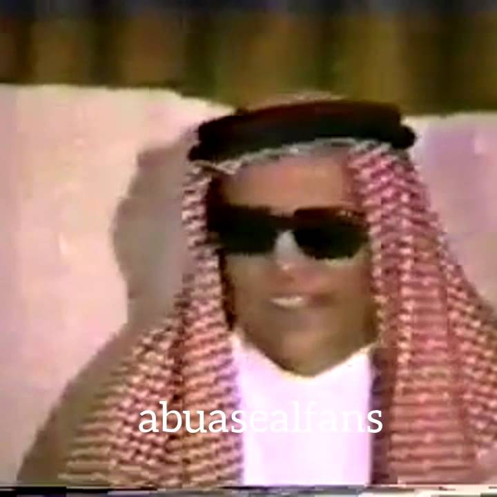أبو بكر سالم يغني ص ب في أداء بقمة السلطنه
