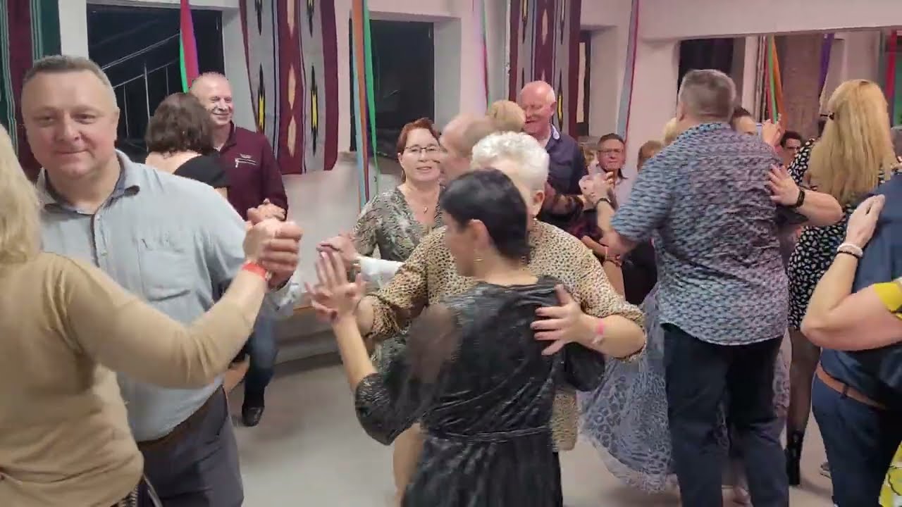 4 listopada 2023 Ale śliczna POLKA od Kapeli Stąporkowskiej porwała do TAŃCA w Zwoleniu