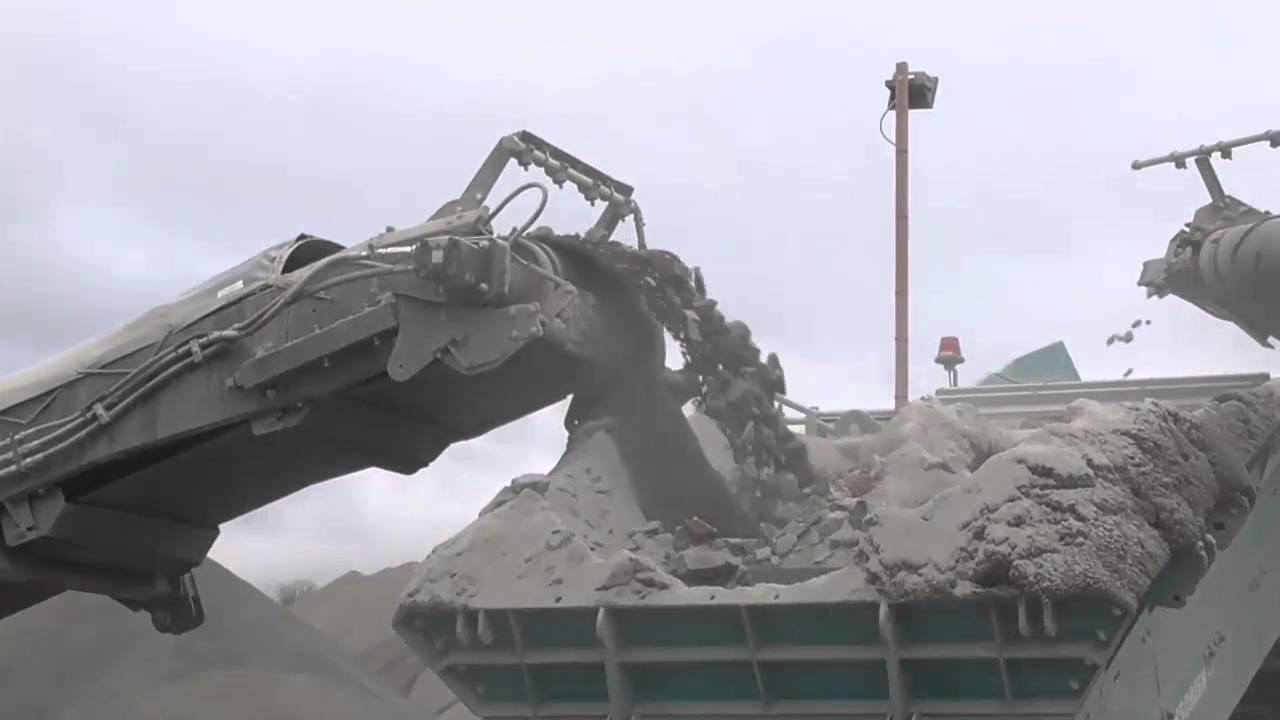 Powerscreen train 3 x Chieftain 2100X, Premiertrak 400 Pre Screen, 1150 Maxtrak & 1000 Maxtrak