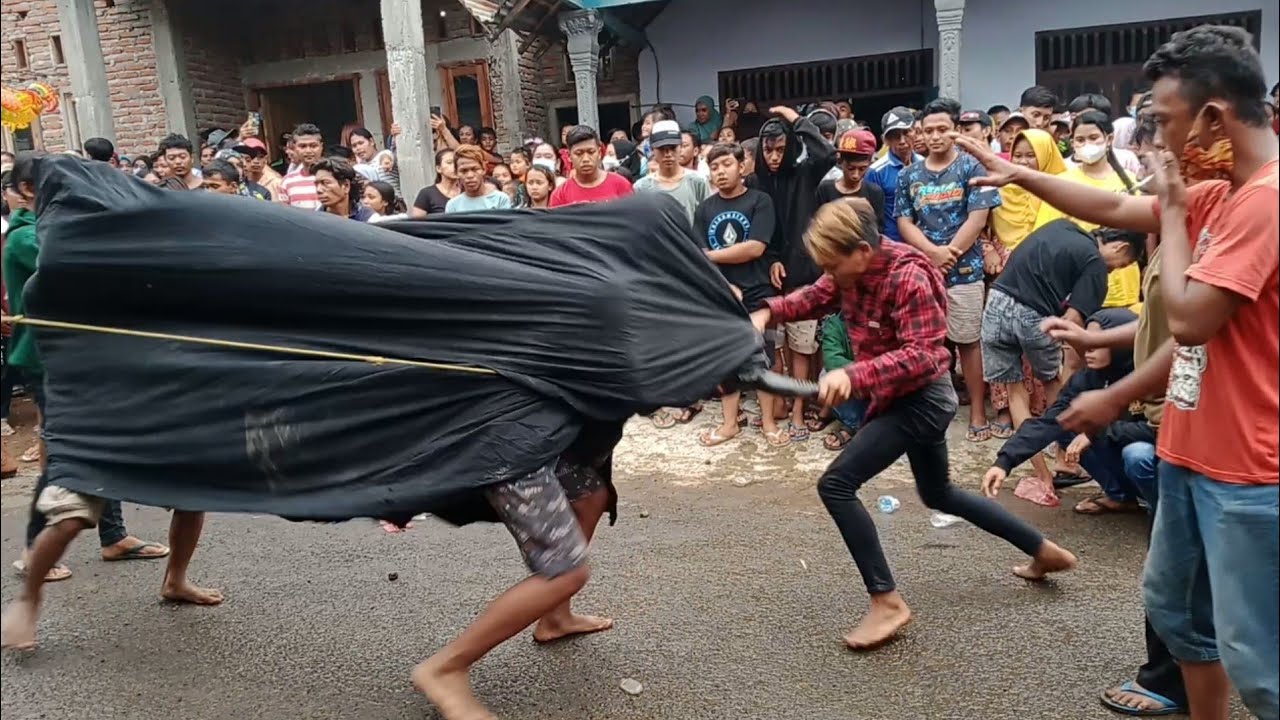 Bantengan ngamuk penonton kesurupan || Turonggo Budoyo karangan kulon