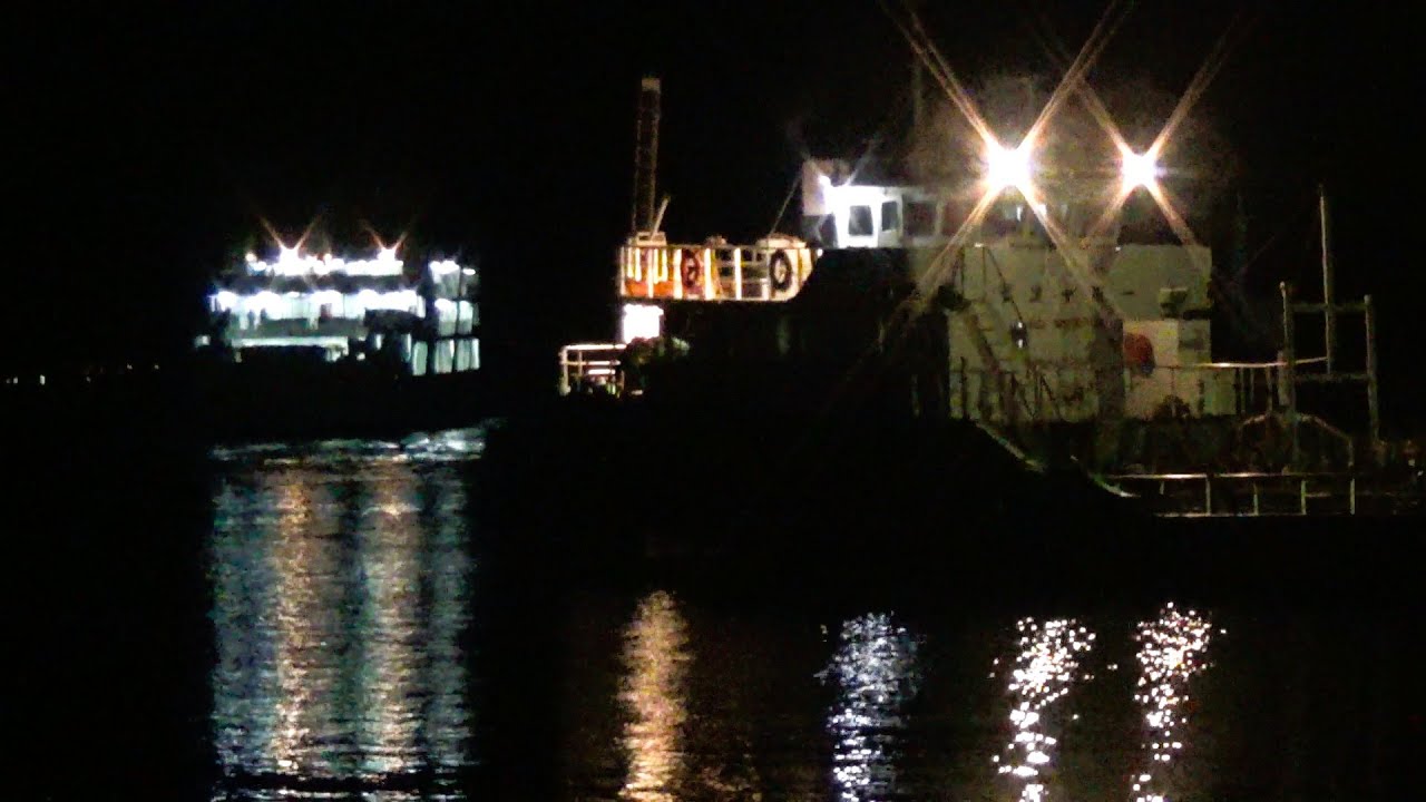 珍しく，鴨池港の岸壁にタンカーが浮かんでいました。～晴れの夜編…の続き