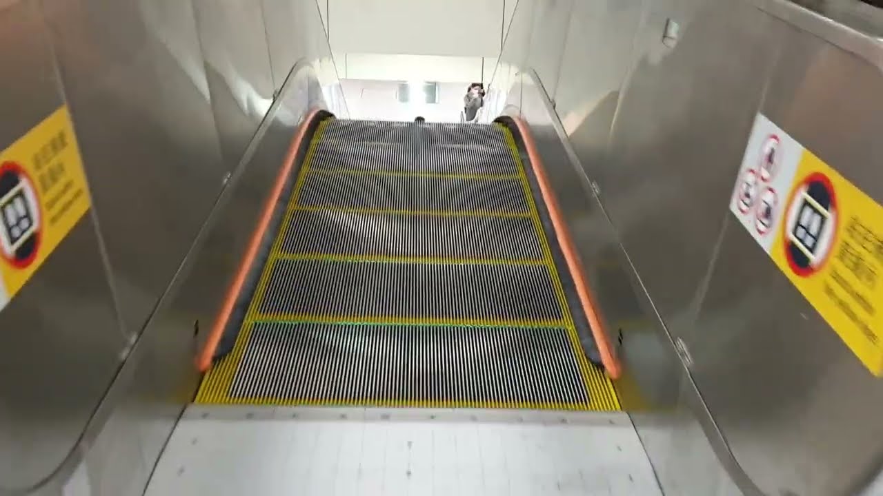 香港站Cnim扶手電梯(E8)