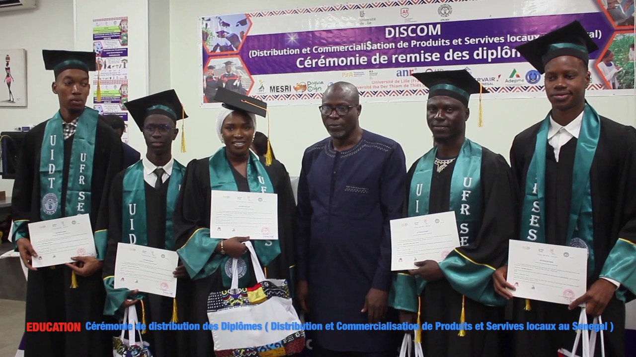 Thi&egrave;s - PEA DISCOM : C&eacute;r&eacute;monie de remise des dipl&ocirc;mes licence 3 commerce et distribution
