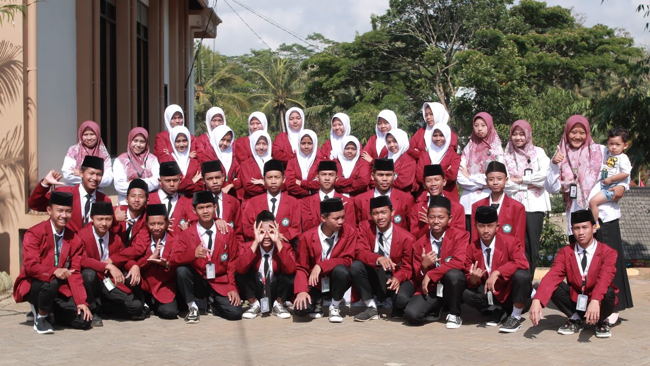 REVITALISASI SMK PESANTREN AL-KHUSYU' 2025
