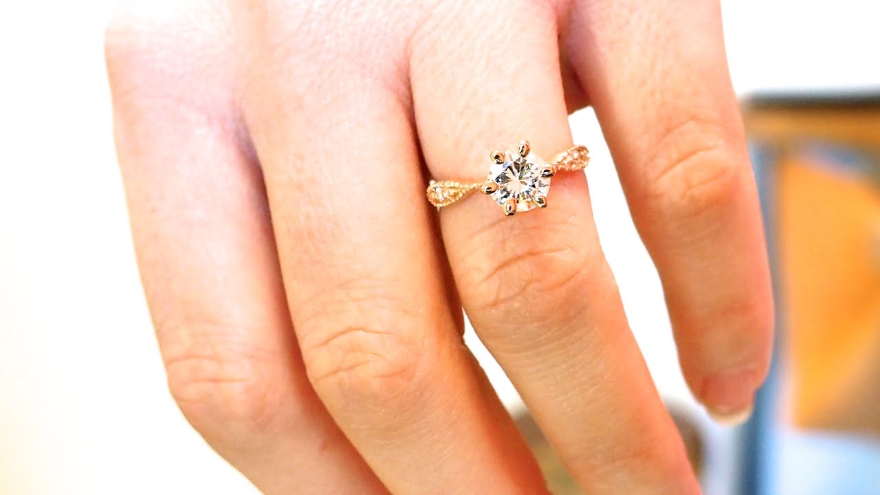 BAGUE DE FIANCAILLE DIAMANT.