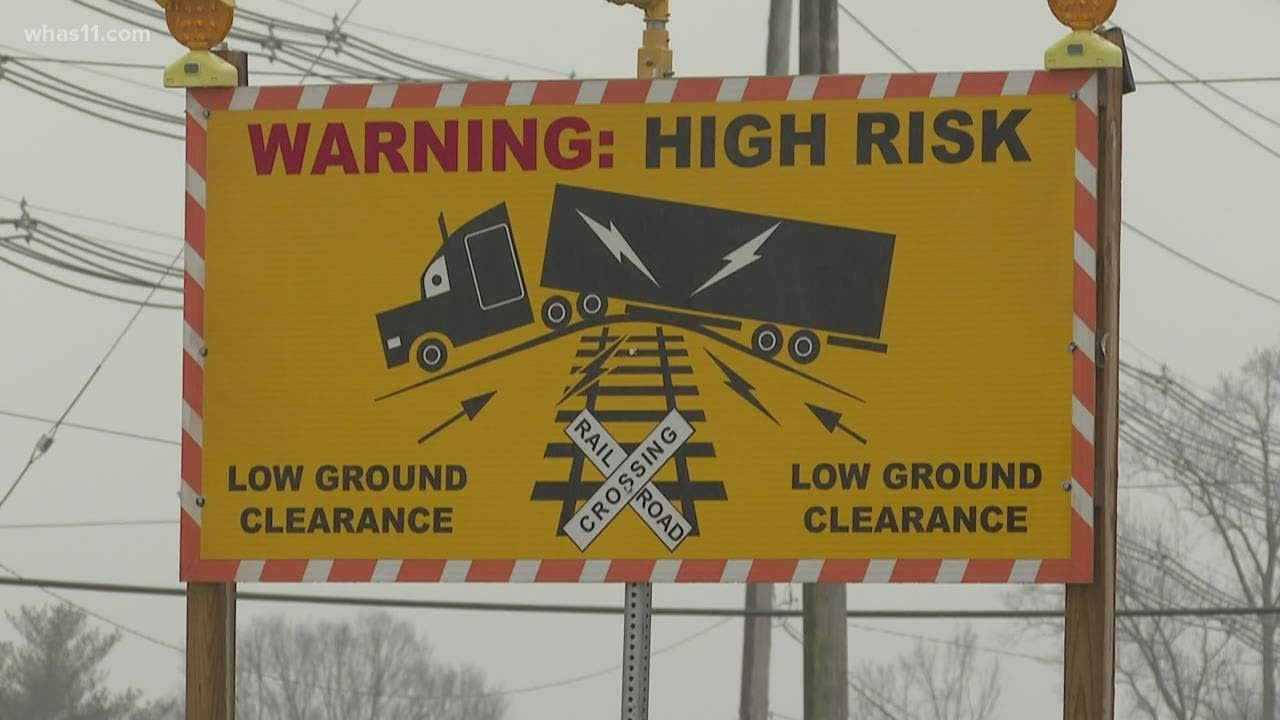 Video shows moments train plows into semi on Oldham County railroad tracks