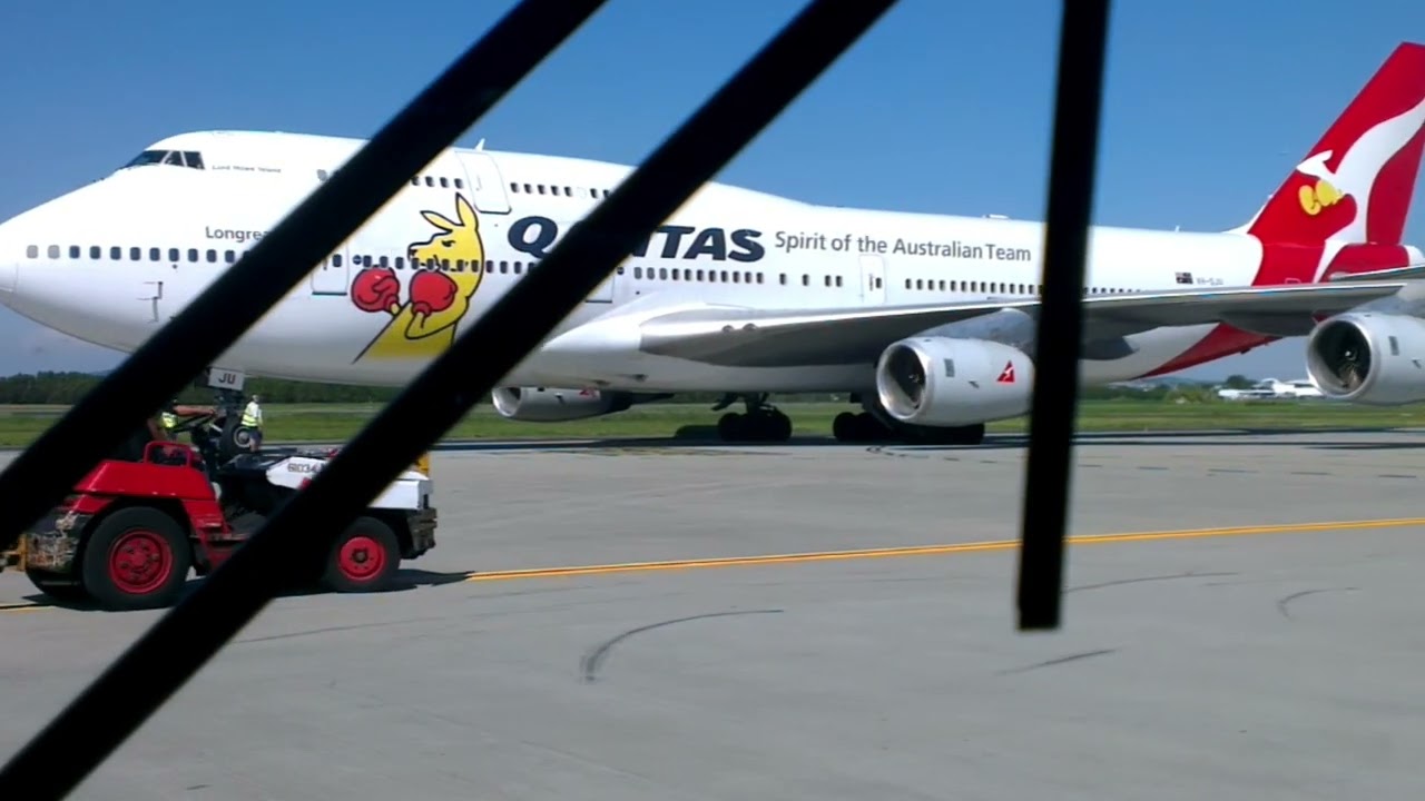 #brisbane international airport#pushback B747 VH-OJU Boxing Kangaroo#departures